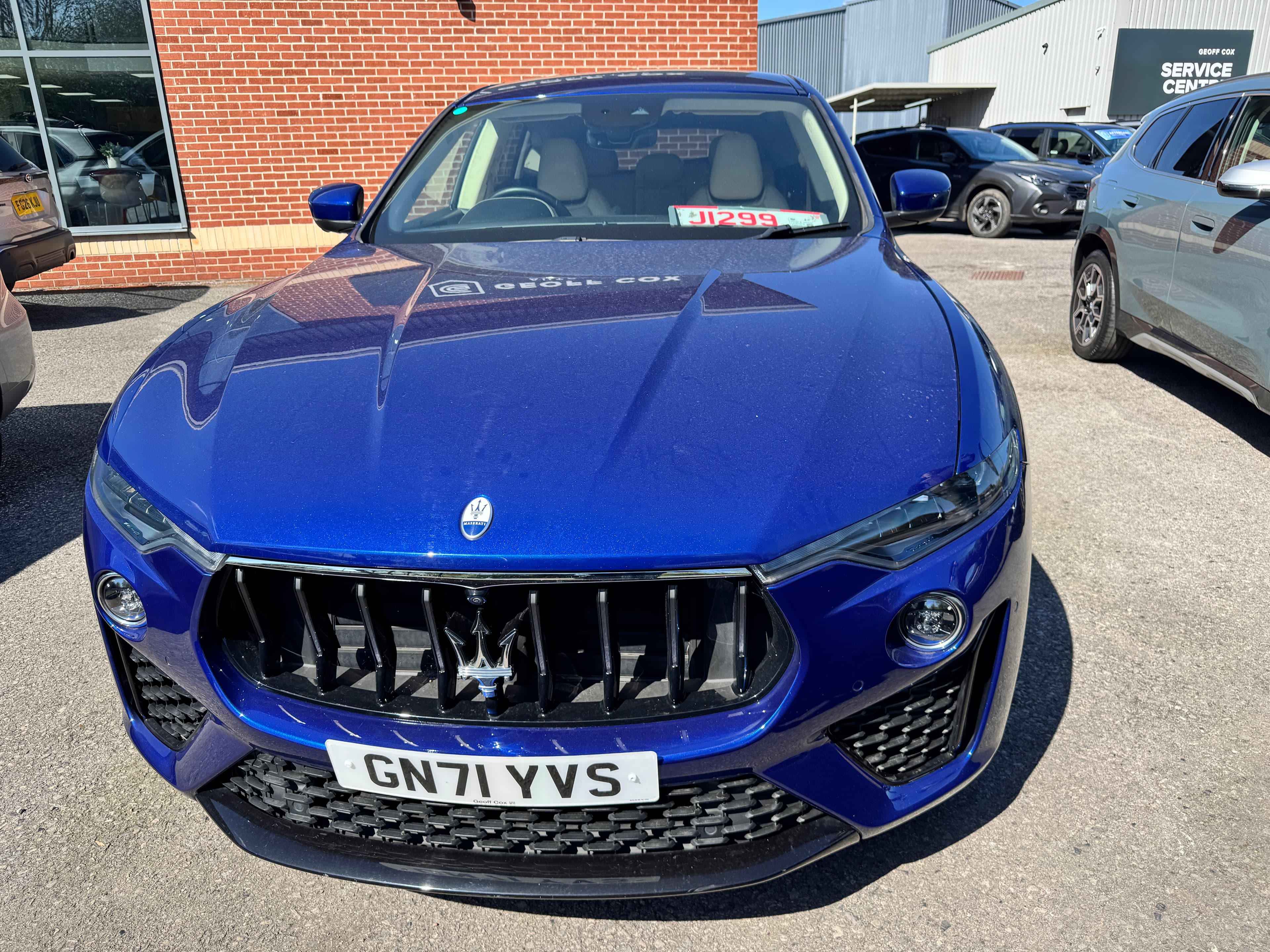 Maserati Levante — вигляд автомобіля спереду