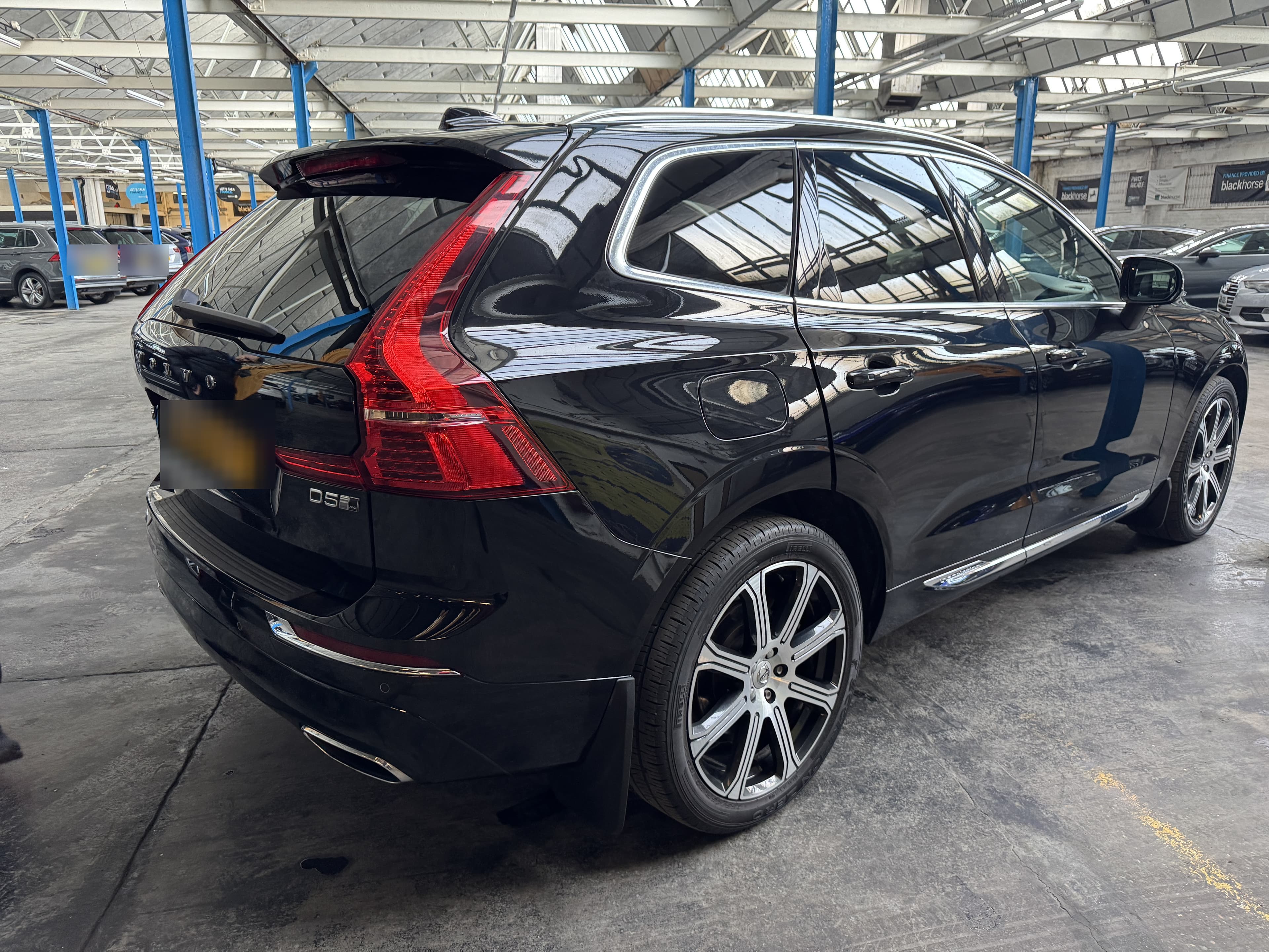 Volvo XC60 D5 — вигляд автомобіля збоку справа